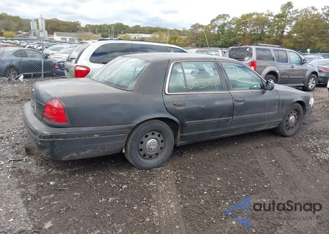 2011 Ford Crown Victoria Commercial Long Wheelbase z USA, uszkodzony, nr VIN 2FABP7AV1BX179196